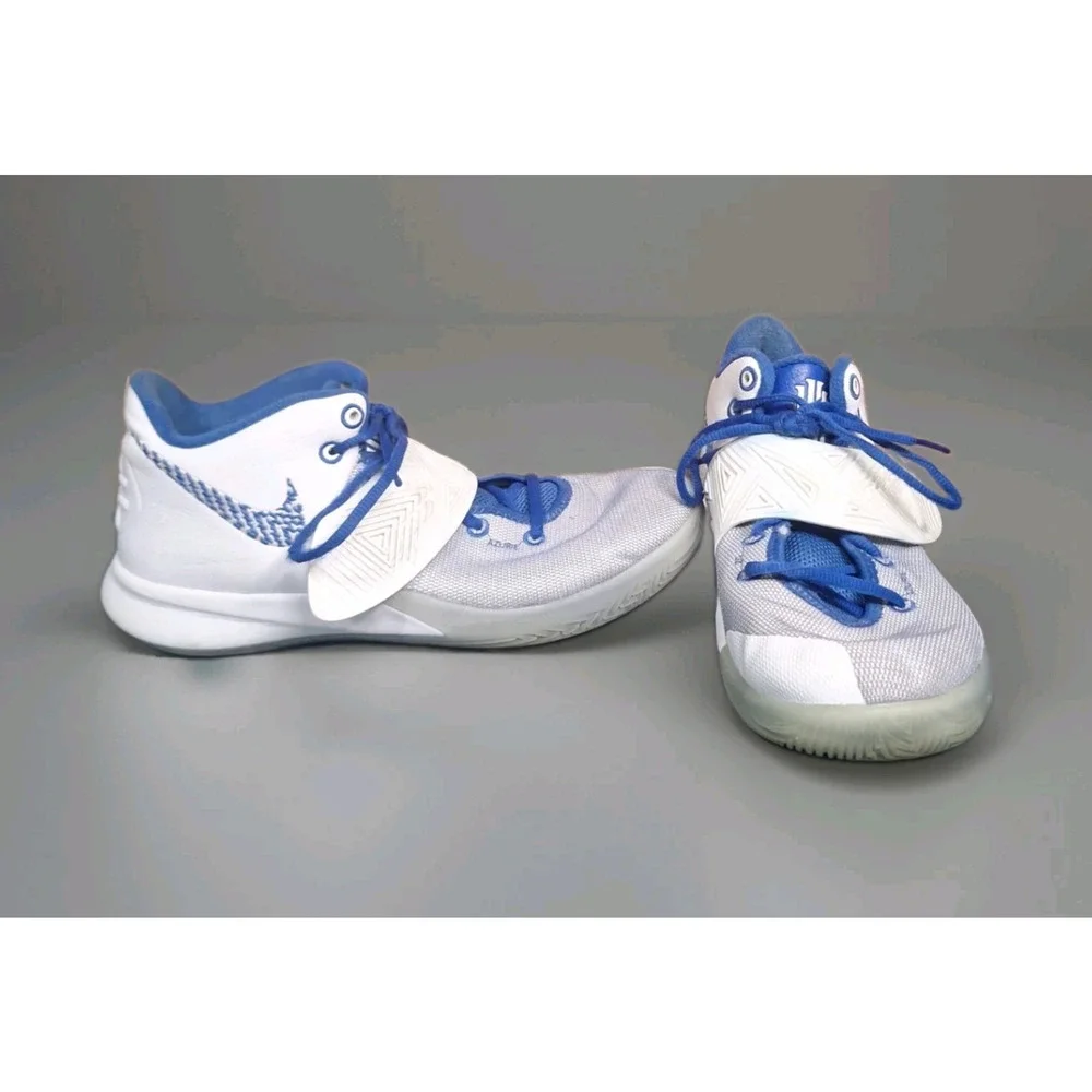 Nike Kyrie Flytrap III 3 White Varsity Royal Blue Size 10.5 EU 44.5 Basketball